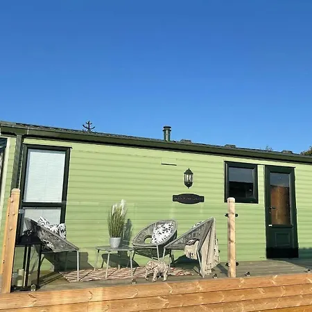 Relaxing Cabin In The District Campsite